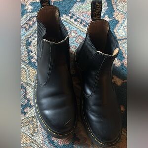 Dr. Martens Black Leather Chelsea Boots men 6 / women 7.5
